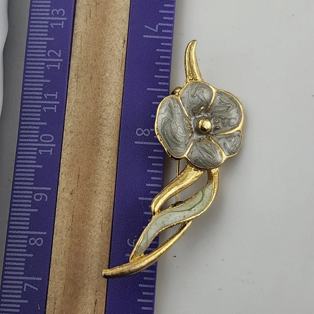 Vintage Gold‎ Tone And Enamel Flower Brooch